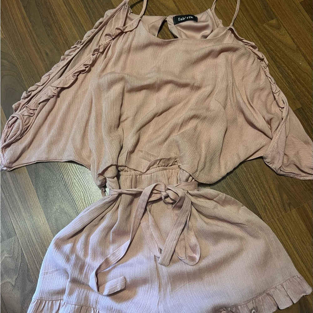 Never worn romper. Brand new condition. Fabrik boutique.